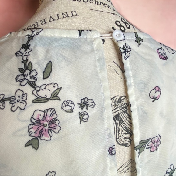 π 4 for$25 White bohemian floral maxi dress. Romantic bohemian. ππΌπΈ - Picture 6 of 12